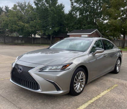 2020 Lexus ES 300h for sale at KM Motors LLC in Houston TX