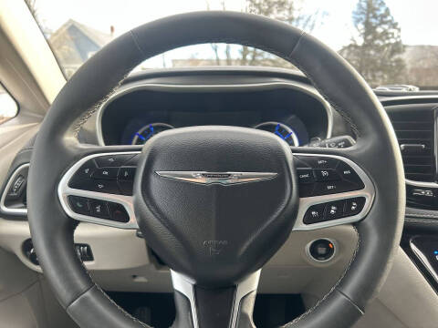 2024 Chrysler Pacifica Plug-In Hybrid Select