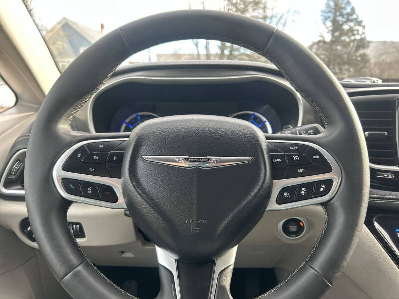 2024 Chrysler Pacifica Plug-In Hybrid Select