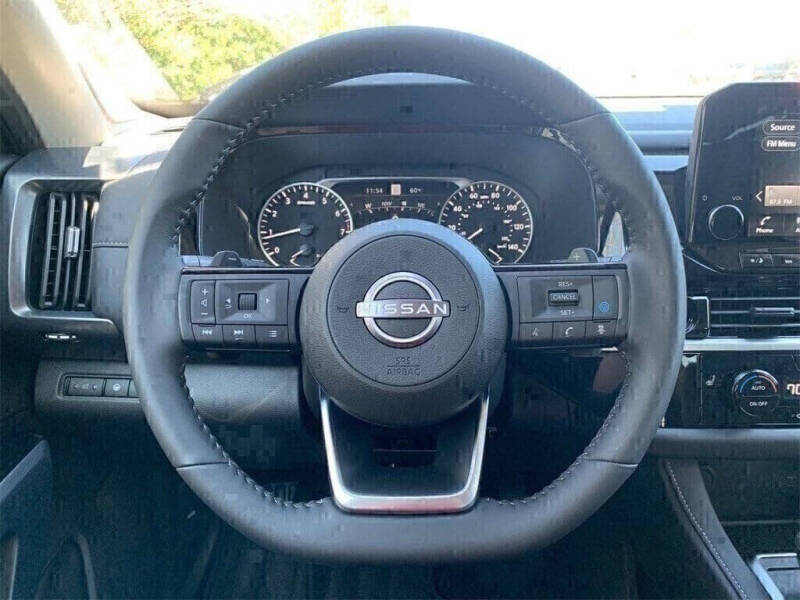 2025 Nissan Pathfinder SL