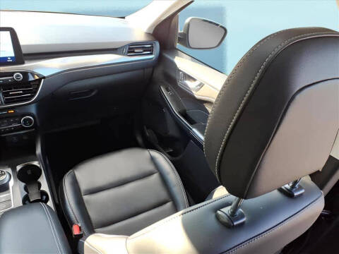 2022 Ford Escape Titanium