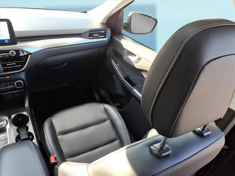 2022 Ford Escape Titanium