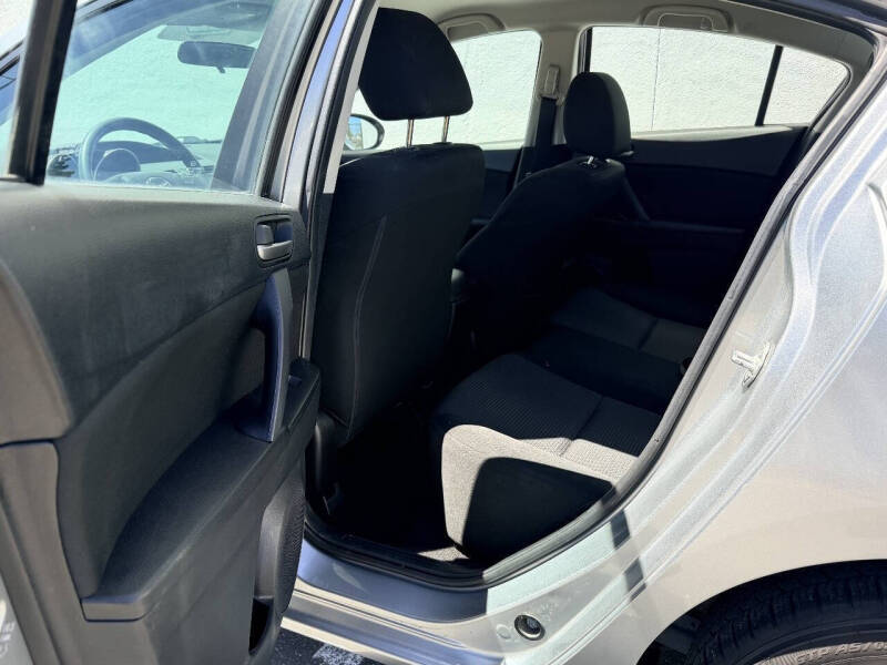 2013 Mazda MAZDA3 i SV
