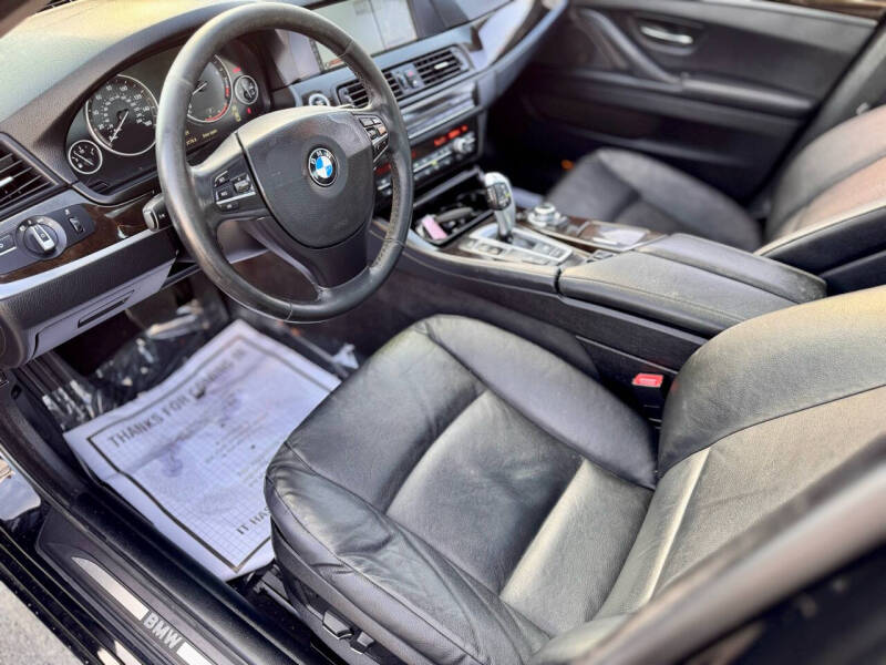 2012 BMW 5 Series 535i photo 21