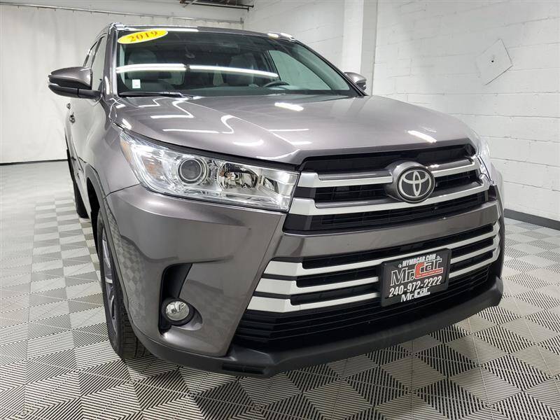 2019 Toyota Highlander for sale at Mr. Car City in Brentwood MD