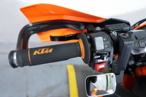 2023 KTM 690 SMC R