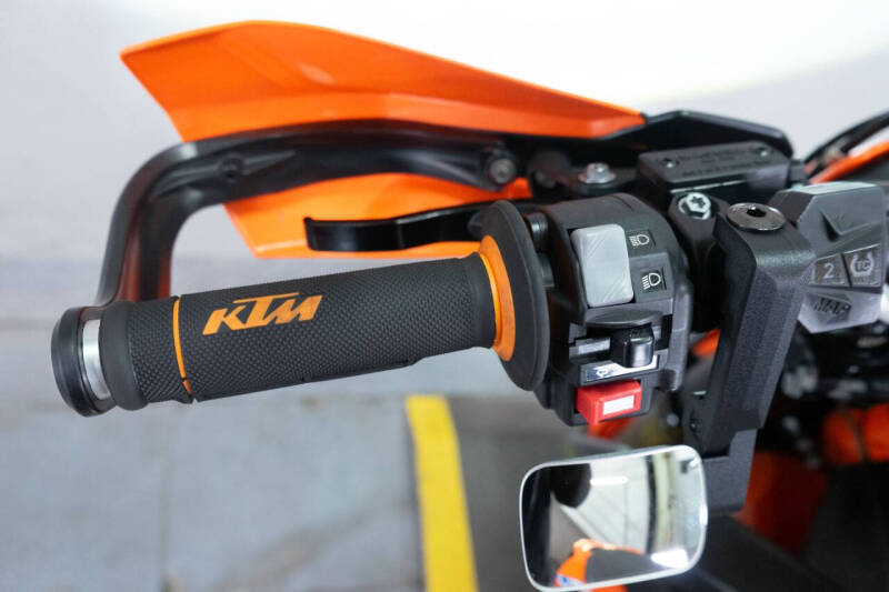 2023 KTM 690 SMC R