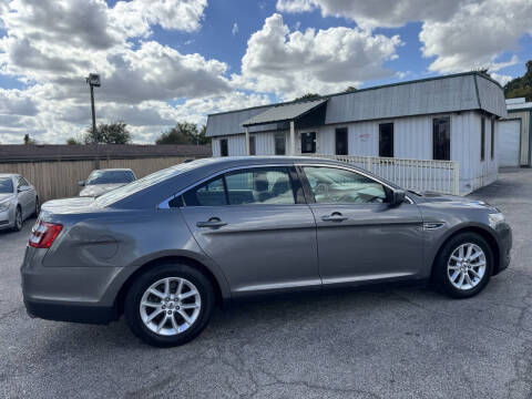 2013 Ford Taurus SE