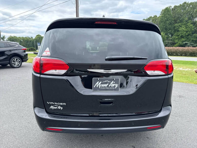 2026 Chrysler Voyager LX