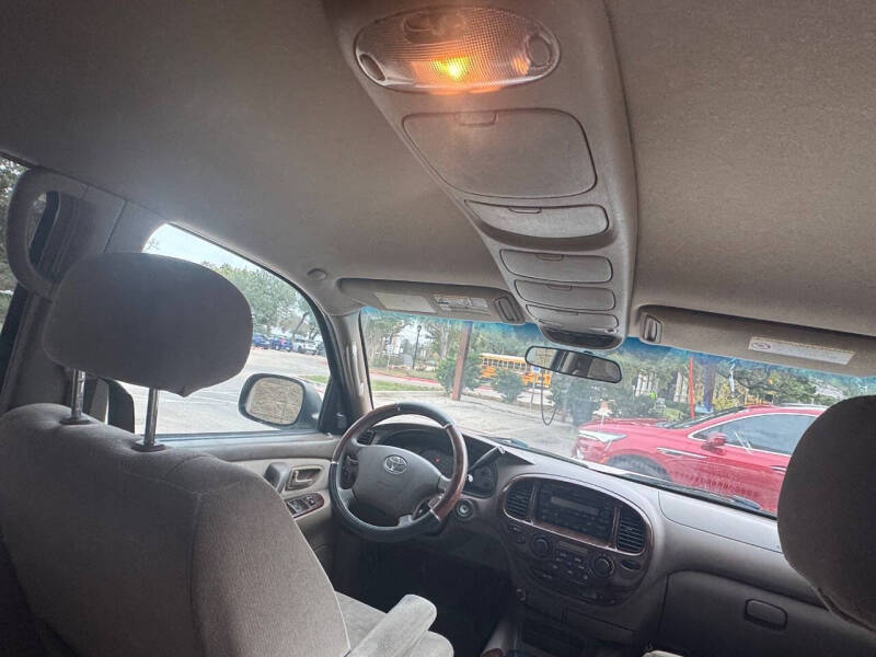 2003 Toyota Sequoia SR5