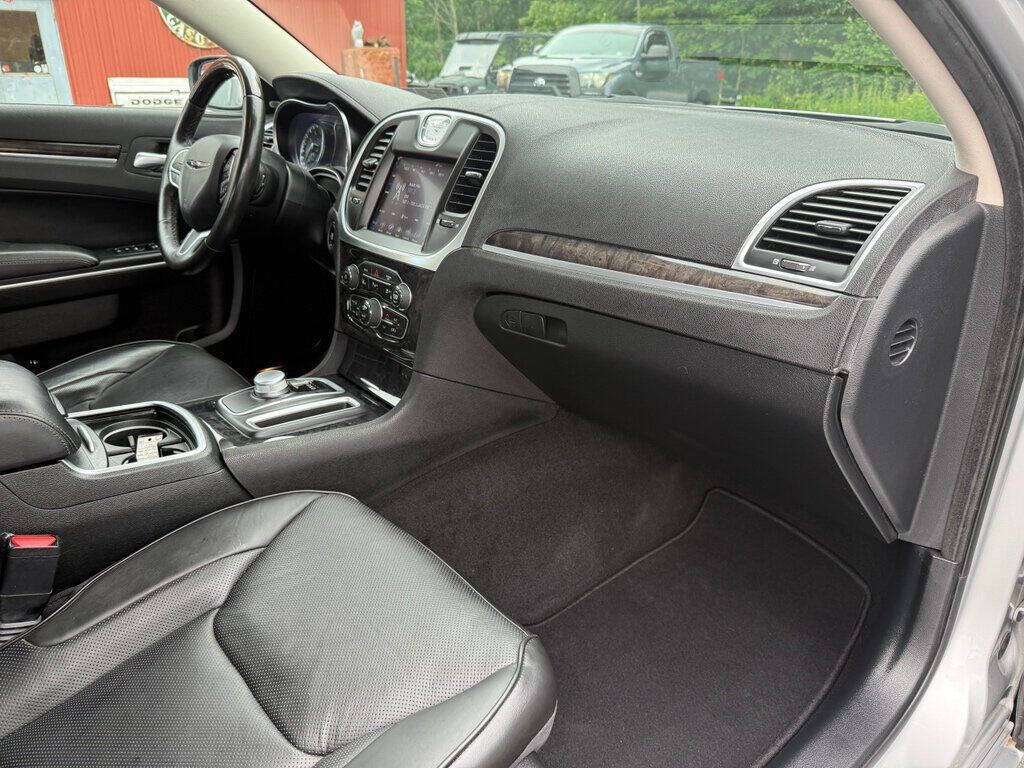 2019 Chrysler 300 48
