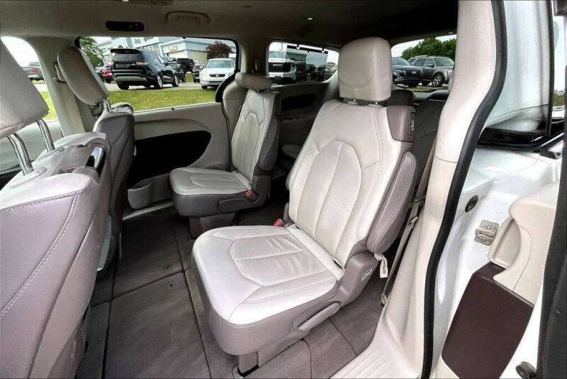 2017 Chrysler Pacifica Touring-L Plus