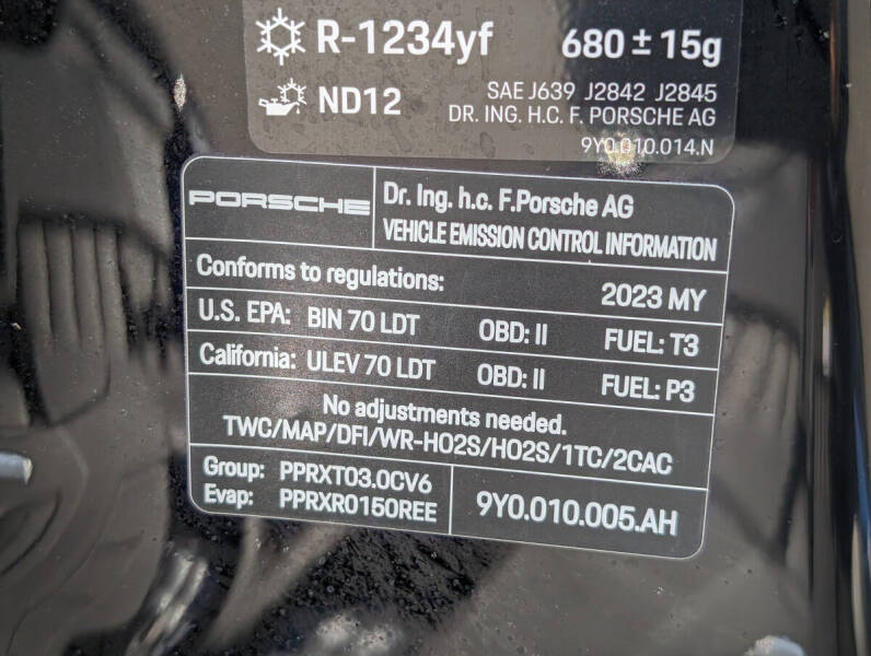 2023 Porsche Cayenne Coupe Platinum Edition