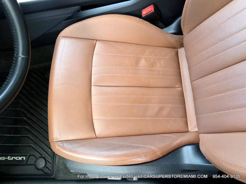 2021 Audi e-tron quattro Premium