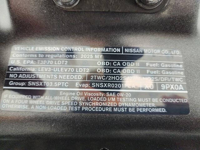 2025 Nissan Pathfinder SV