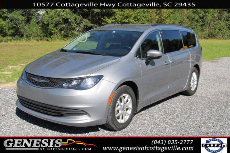 2020 Chrysler Voyager's photo