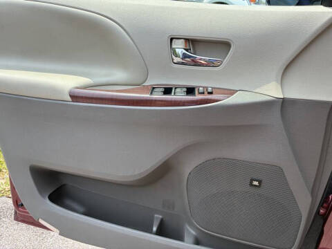 2012 Toyota Sienna