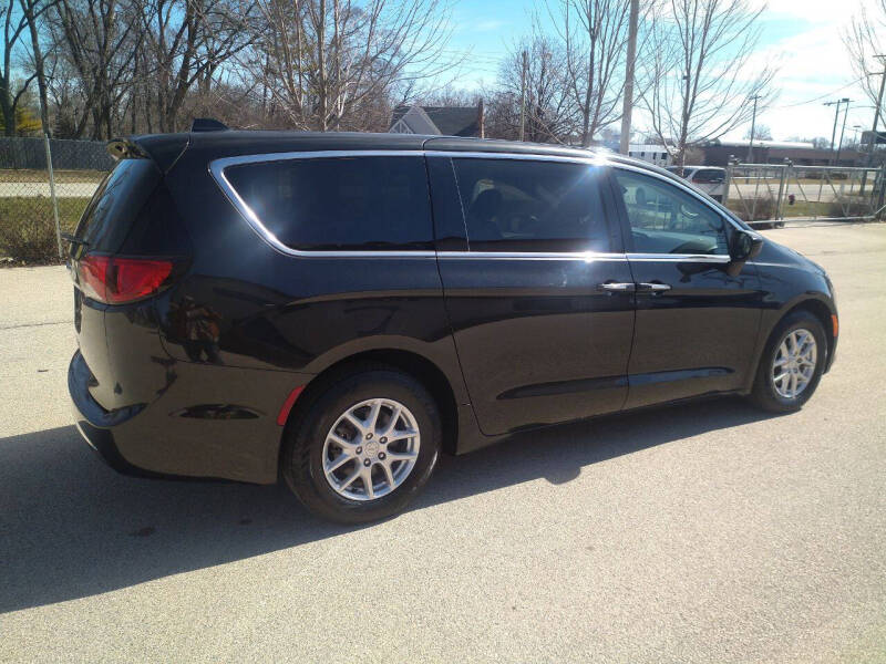2017 Chrysler Pacifica Touring-L