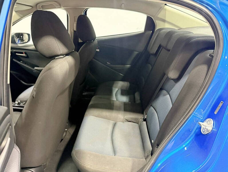 2020 Toyota Yaris LE