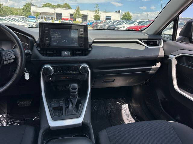2019 Toyota RAV4 LE
