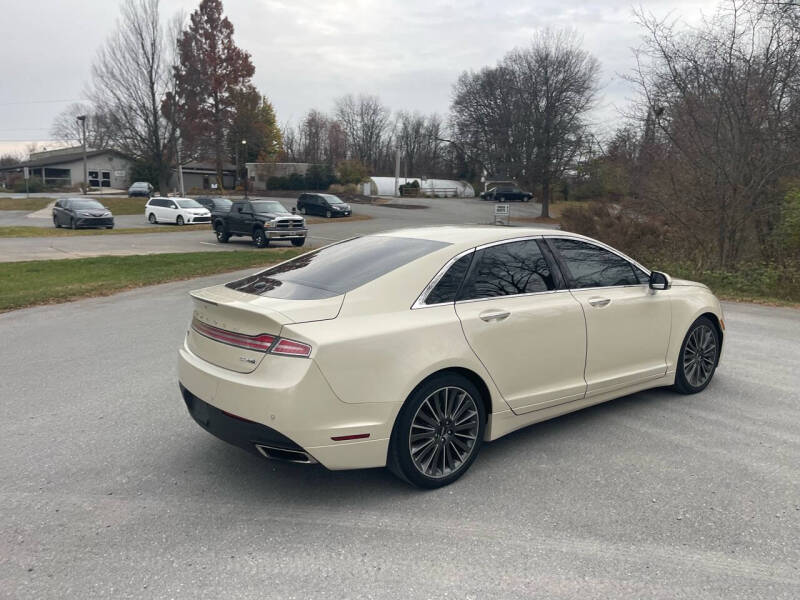 2016 Lincoln MKZ Base photo 6