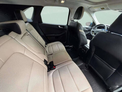 2022 Ford Escape Titanium