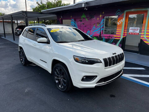 2019 Jeep Cherokee for sale at EM Auto Sales in Miami FL