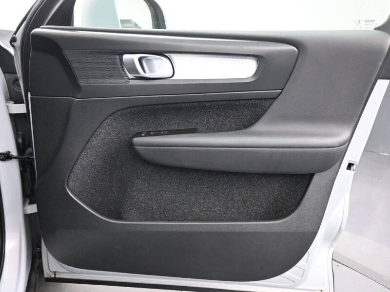 2021 Volvo XC40 T5 Momentum