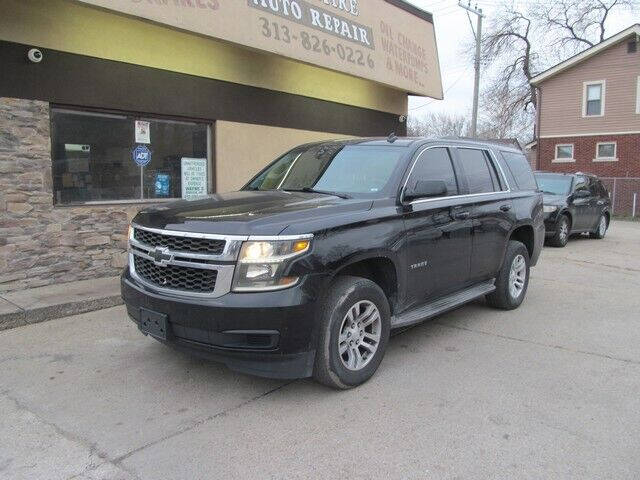 https://cdn05.carsforsale.com/4460d14280a9aa5b0f9cd104d732e77b/1280x960/2015-chevrolet-tahoe-lt-4x4-4dr-suv.jpg