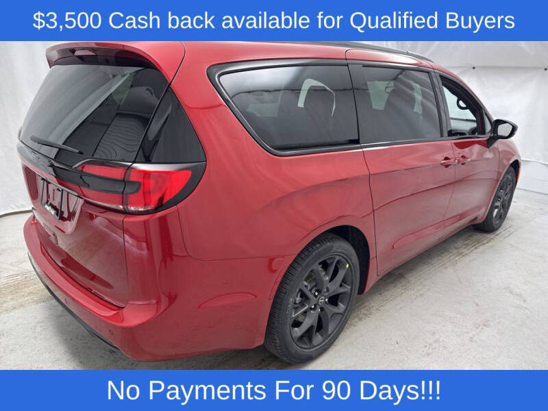 2026 Chrysler Pacifica Select