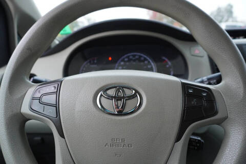 2013 Toyota Sienna LE 7-Passenger Auto Access Seat