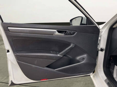 2017 Volkswagen Passat 1.8T R-Line