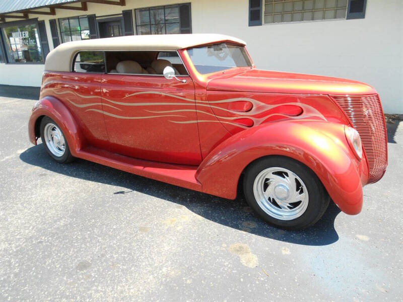 1937 Ford Custom Deluxe