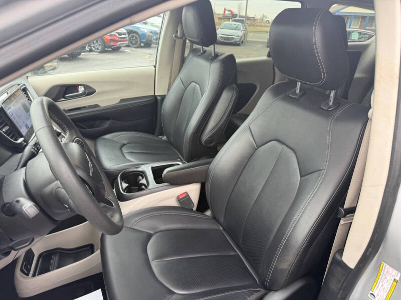 2024 Chrysler Pacifica Plug-In Hybrid Select
