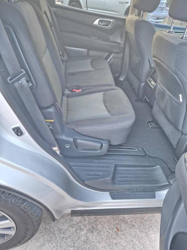 2017 Nissan Pathfinder SV