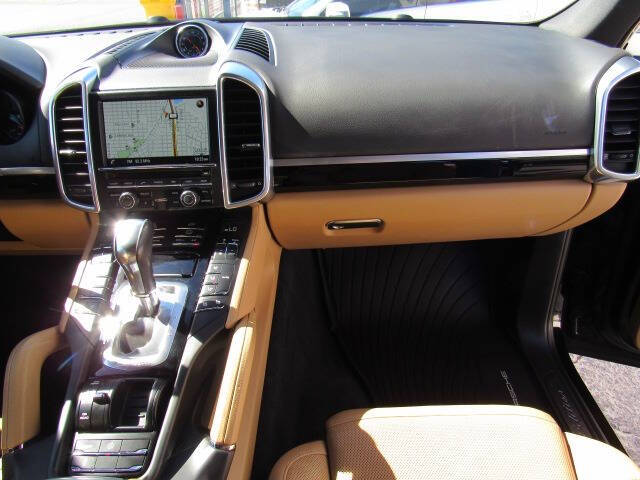 2014 Porsche Cayenne Platinum