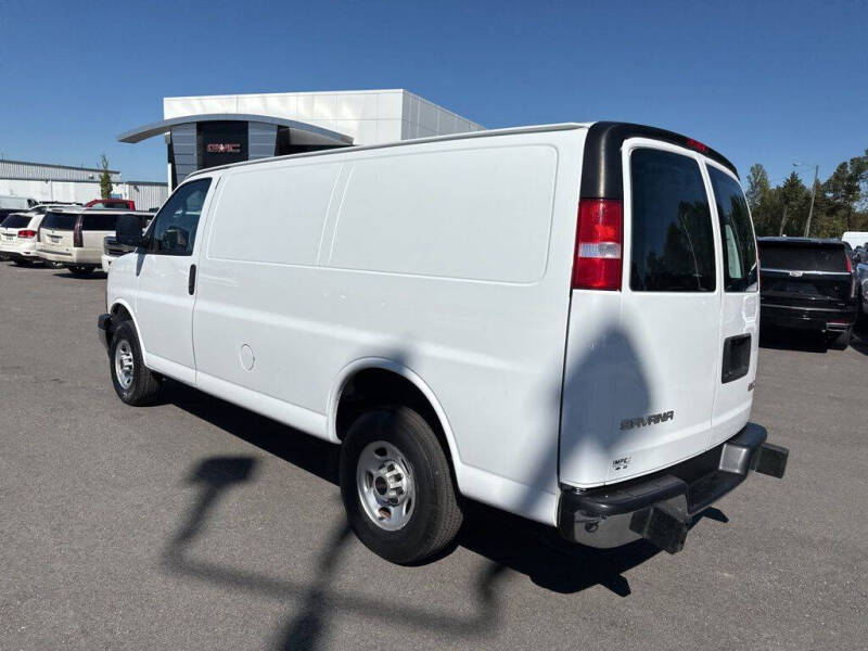 2023 GMC Savana 2500