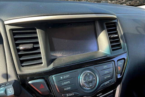 2017 Nissan Pathfinder SV