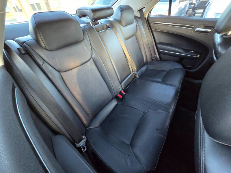2017 Chrysler 300 C