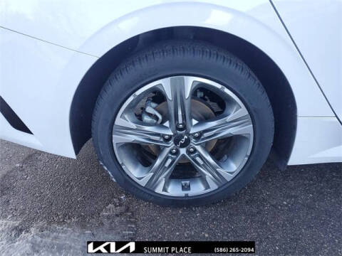 2023 Kia K5 EX