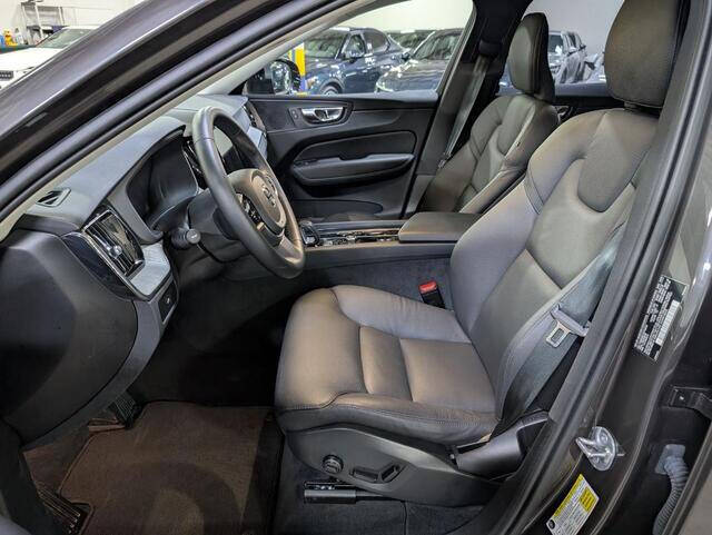 2025 Volvo XC60 B5 Plus Dark Theme