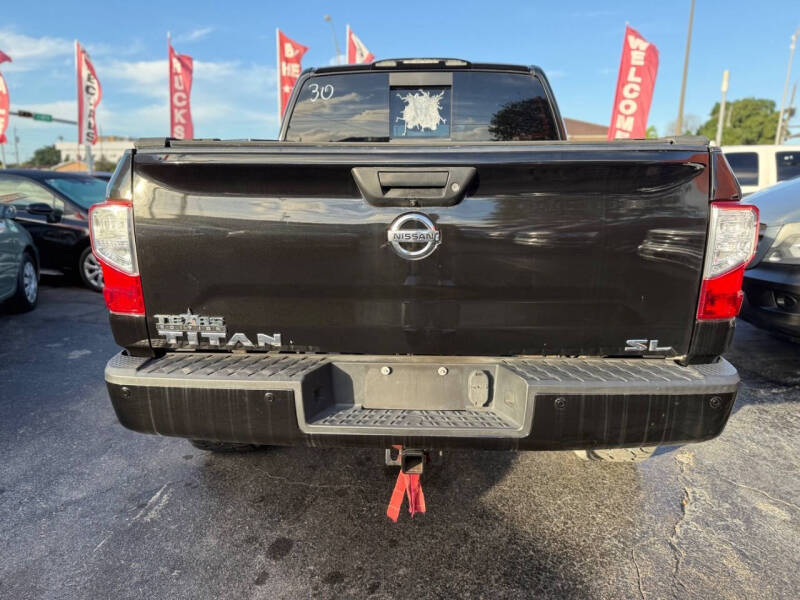 2017 Nissan Titan SL