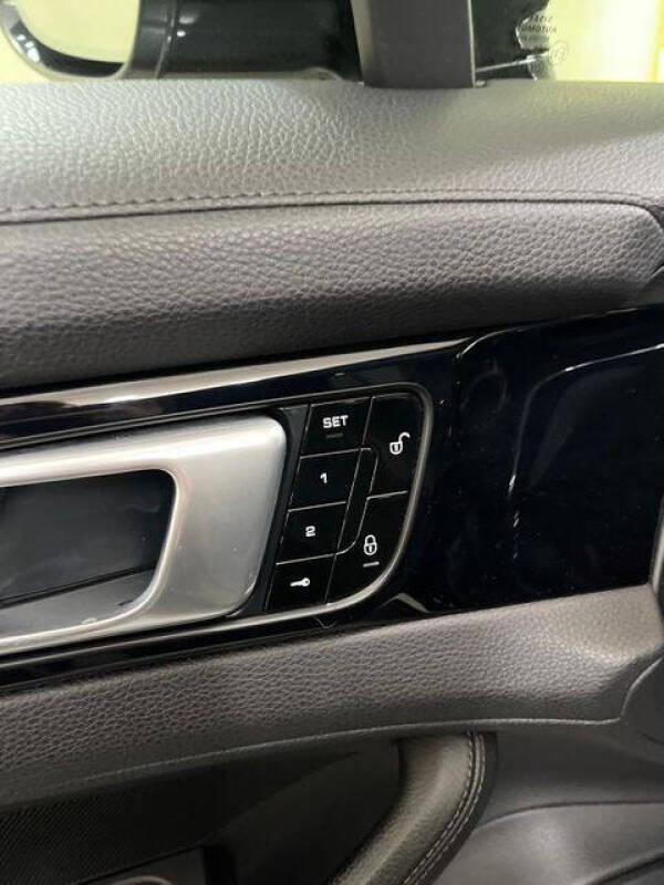 2018 Porsche Panamera 4