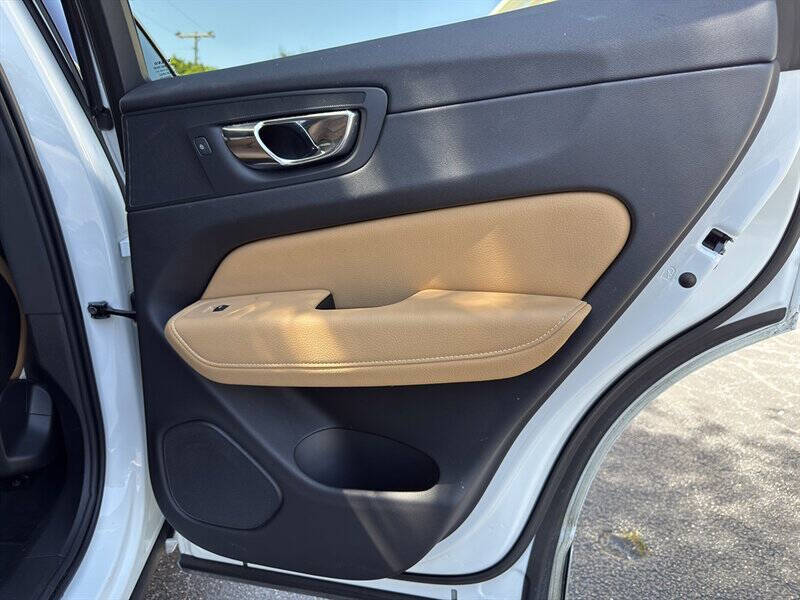 2020 Volvo XC60 23