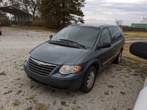 2006 Chrysler Town and Country for sale at Halstead Motors LLC in Halstead KS