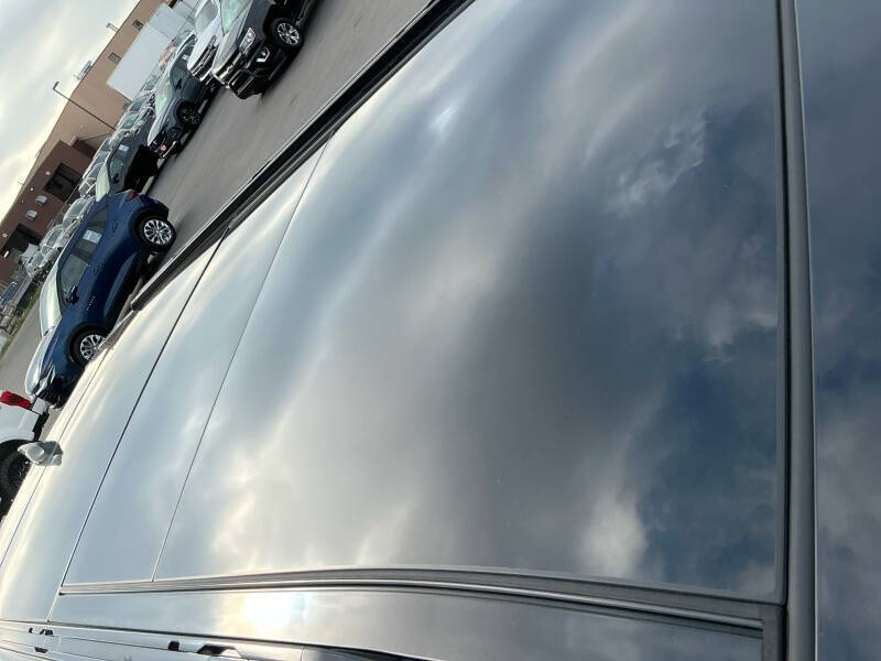 2024 Land Rover Defender 130 P400 X-Dynamic SE