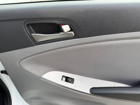 2016 Hyundai Accent SE