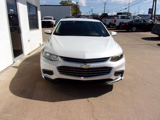 2017 Chevrolet Malibu 1LT photo 2