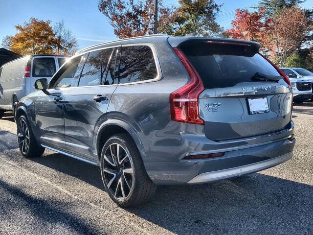 2022 Volvo XC90 T6 Momentum 6-Passenger