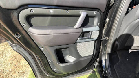 2024 Land Rover Defender 130 P400 X-Dynamic SE